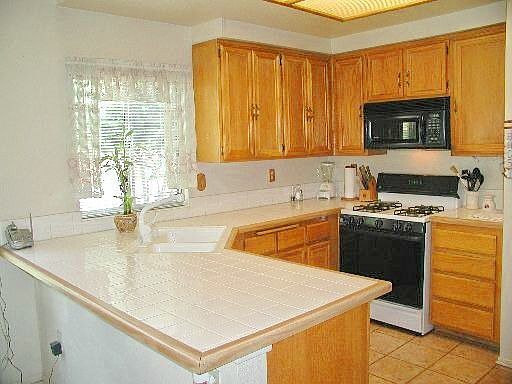 BRIGHT AND AIRY KITCHEN