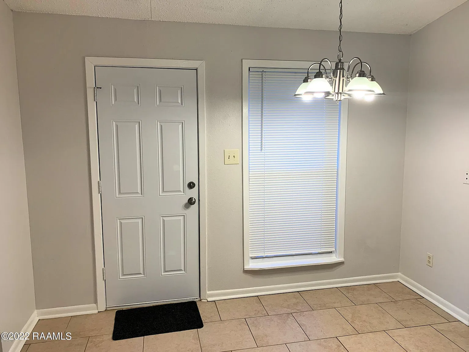 2 bed, 900 sqft, $1,100 — Photo 4