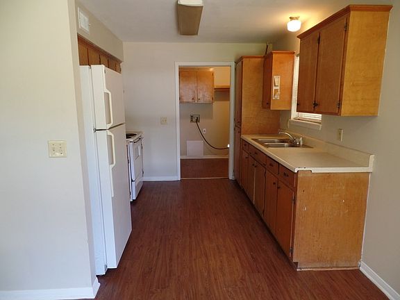 3rd image of 246 Falcon Ave