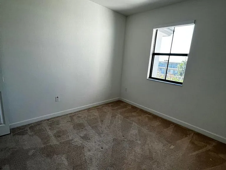 542 SW 19th Ter #Townhouse 542 — Photo 8