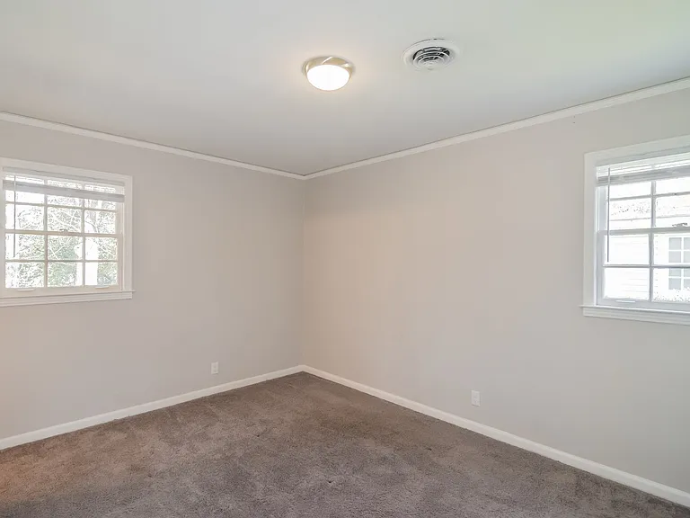 687889_023_main_bedroom_13575720.jpg