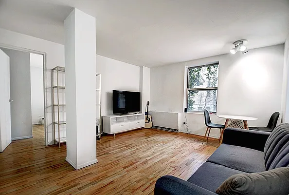 Rented by Urbane Brokerage | media 18