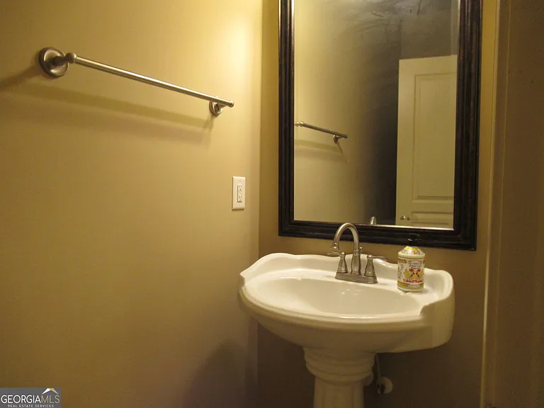 168 Village Dr — Photo 35
