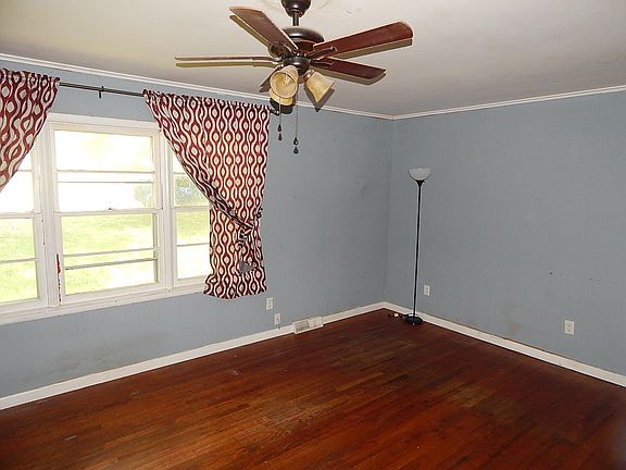 4th image of 117 Pleasant Ave