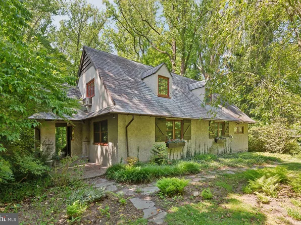 209 W Possum Hollow Rd, Rose Valley, PA 19086