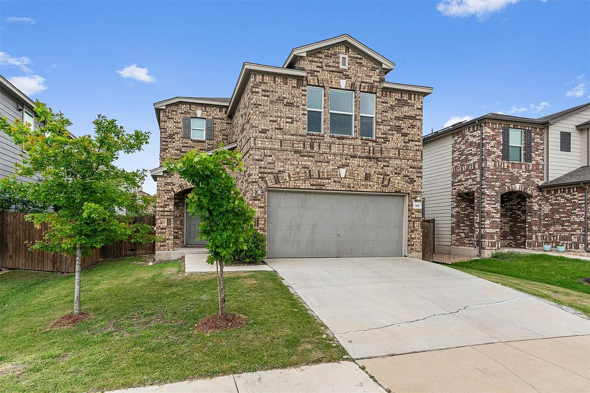 Building Photo - 305 Los Cobos Ln