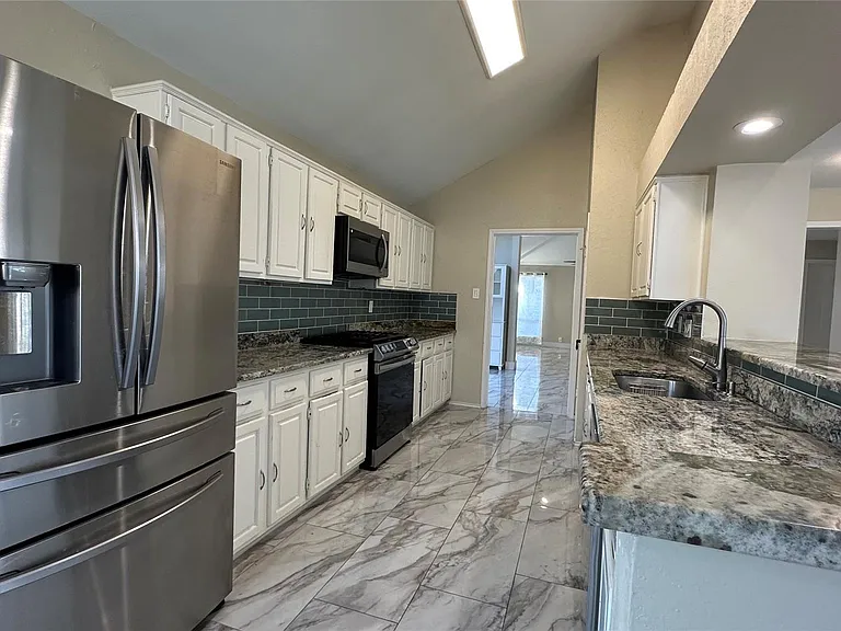 3925 Capricorn Ct — Photo 9