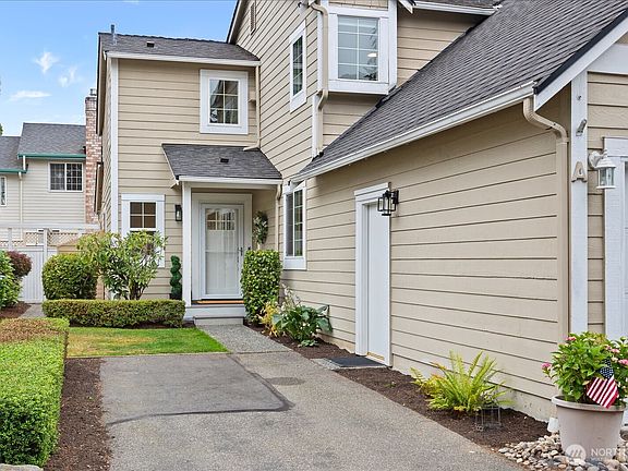 4th image of 7823 196th Street SW #A