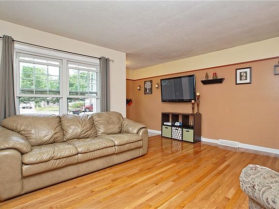 5th image of 33834 Willowick Dr