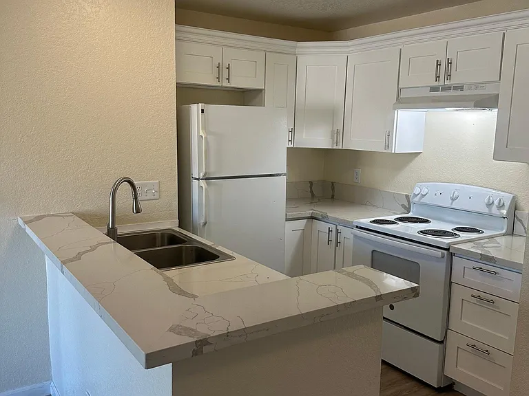 Vantage Point Apartments — Photo 9