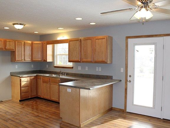 2nd image of 47 Camelot Dr