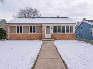1302 E Evergreen St, Wheaton, IL 60187