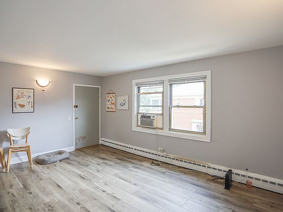 2nd image of 2103 W Farragut Ave APT 2B