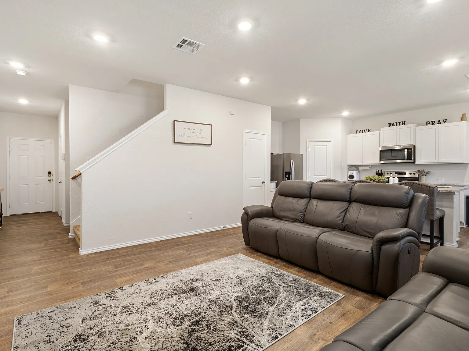 4 bed, 1968 sqft, $1,780 — Photo 3