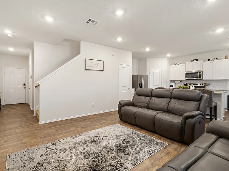 20523 Lorena Xing — Photo 3