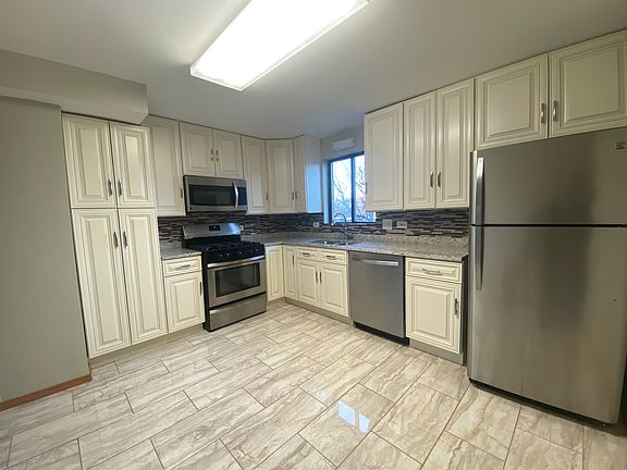 2nd image of 6020 Lake Bluff Dr Unit 301