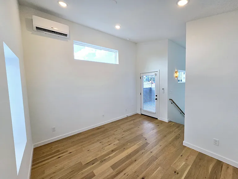 Flex room / 2nd Bedroom