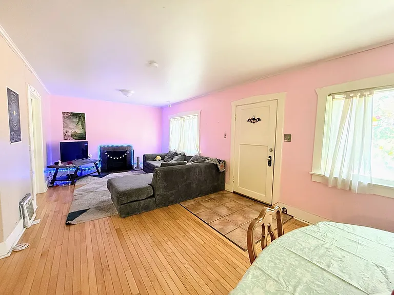409 S University St — Photo 12