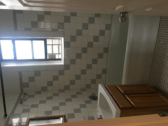 5th image of 1456 Leland Ave APT 2R