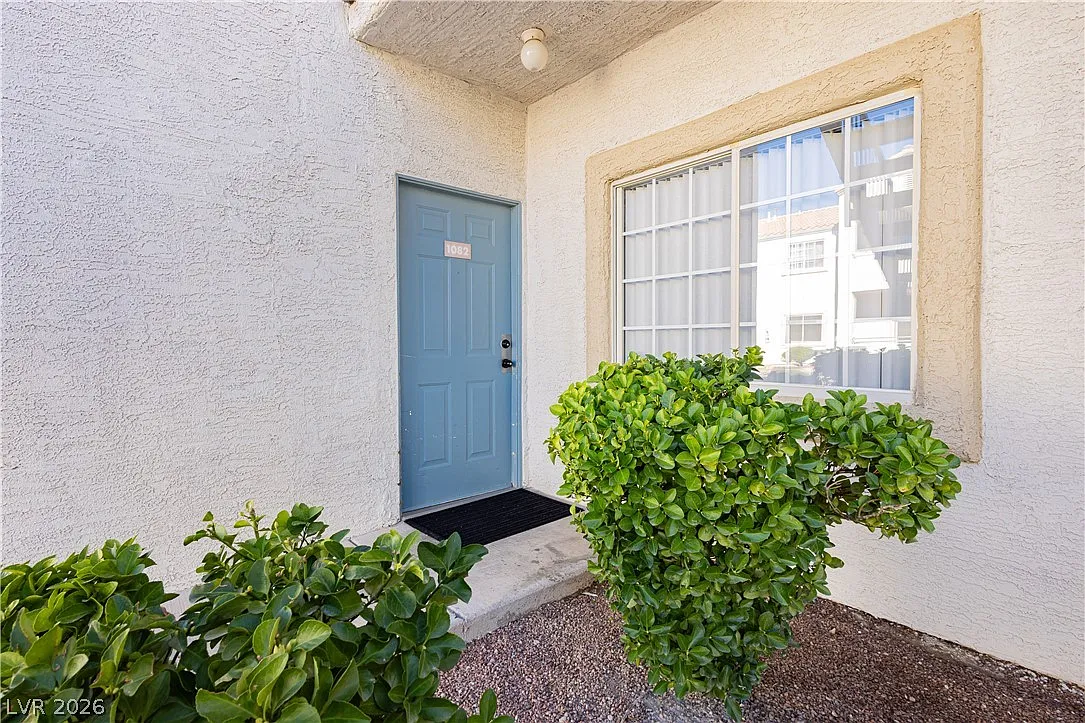 2 bed, 2.0 bath, 976 sqft, $1,390 — Photo 1