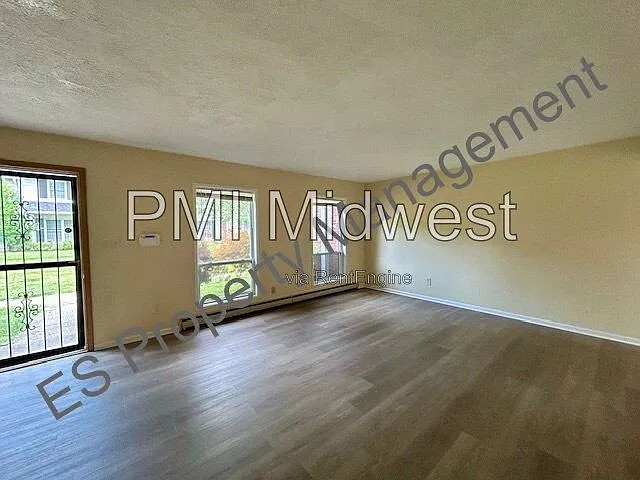 3 bed, 1.5 bath, 1242 sqft, $1,150 — Photo 4