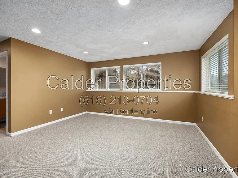 5686 E Falling Leaf Dr SE — Photo 29