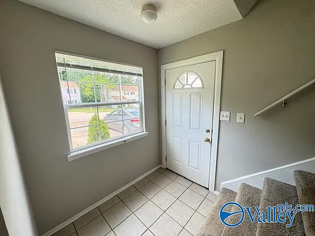 2 bed, 1.0 bath, 750 sqft, $999 — Photo 2