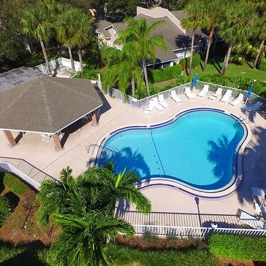 221 Park Shores Cir — Photo 3