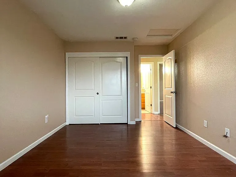 425 San Fernando St — Photo 13