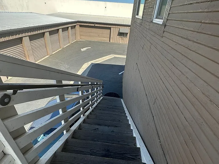 1441 Coldwell Ave #B — Photo 1