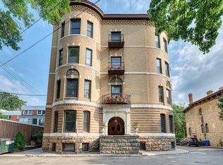 11 Summit Ct APT 10, Saint Paul, MN 55102