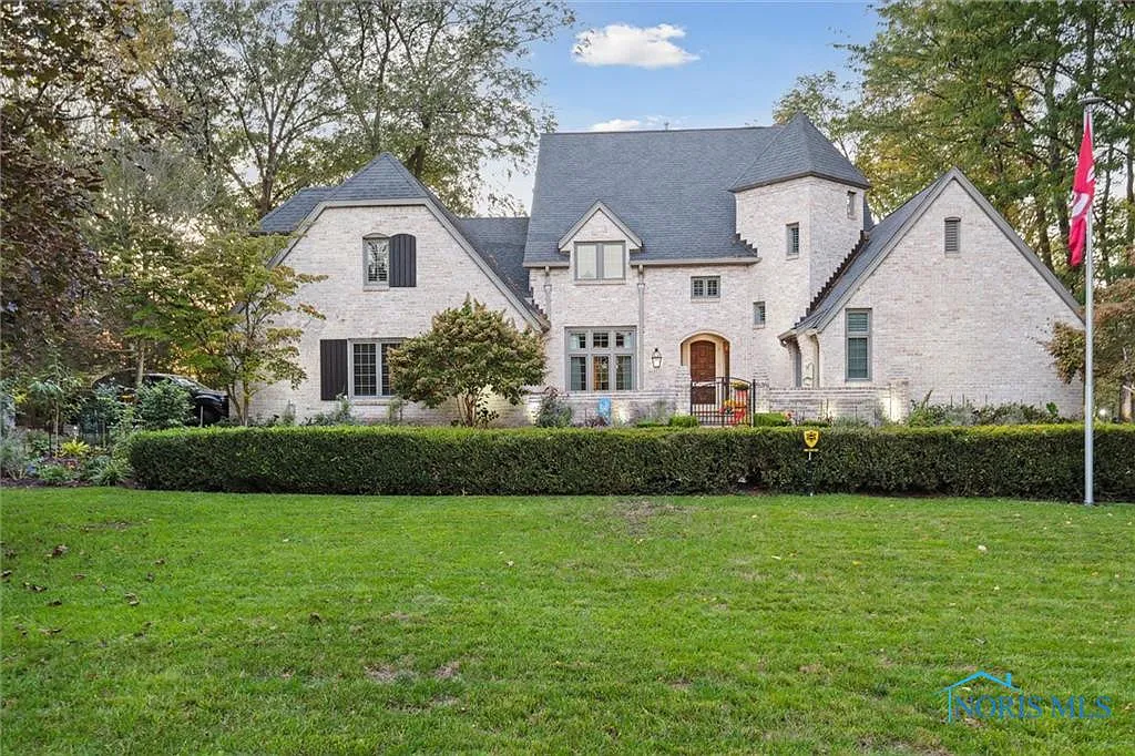 26249 W River Rd photo 1