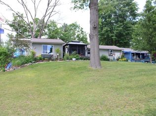 8889 Lakeview St, Farwell, MI 48622