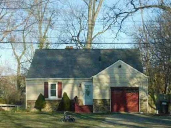 8960 Pettysville Rd, Pinckney, MI 48169