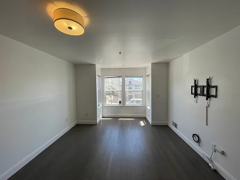 4520 Irving St #1 — Photo 5