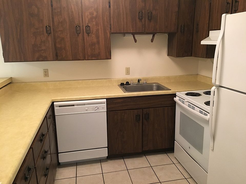 KUCOUNTRY CLUB APTS 731735 E Stadium Dr Augusta KS Zillow