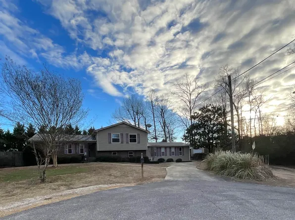 2704 Valley Cir, Moody, AL 35004