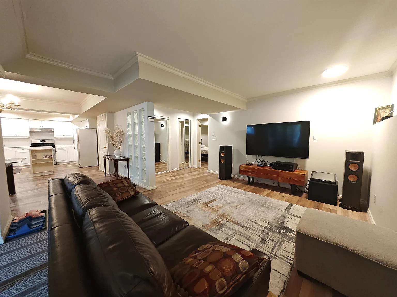 2 bed, 1400 sqft, $2,050 — Photo 1