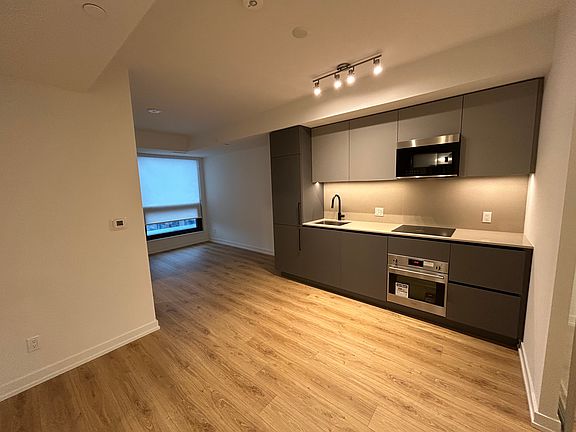 5th image of 35 Parliament St #630