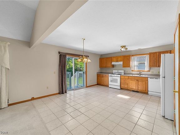 2nd image of 15182 Chandler Grn