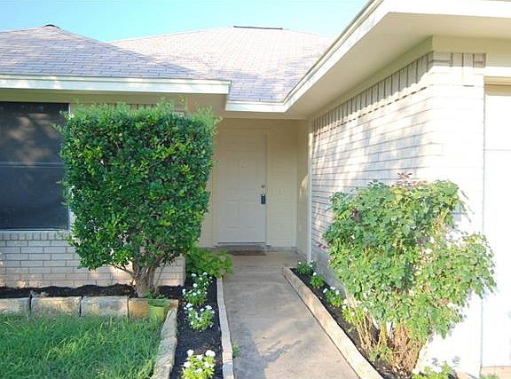 3rd image of 606 Clearcreek Dr