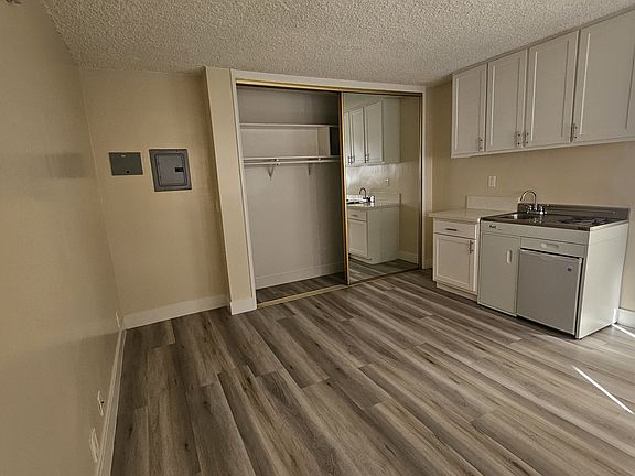 3rd image of 2130 N Beachwood Dr #2