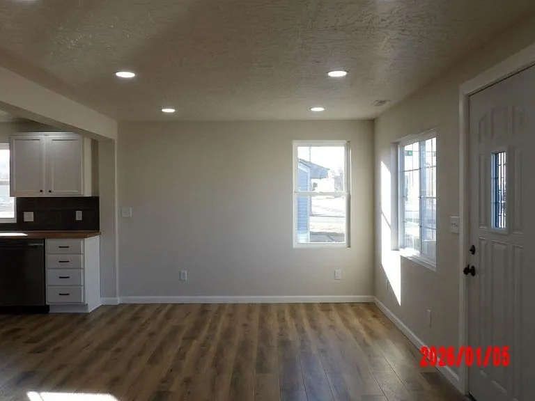 817 S Cottonwood St — Photo 2