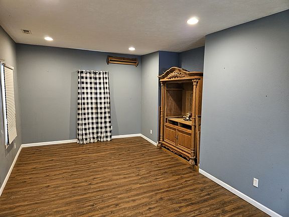 4th image of 107 Bevard St