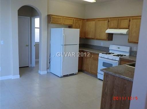 5th image of 2632 Living Rock St