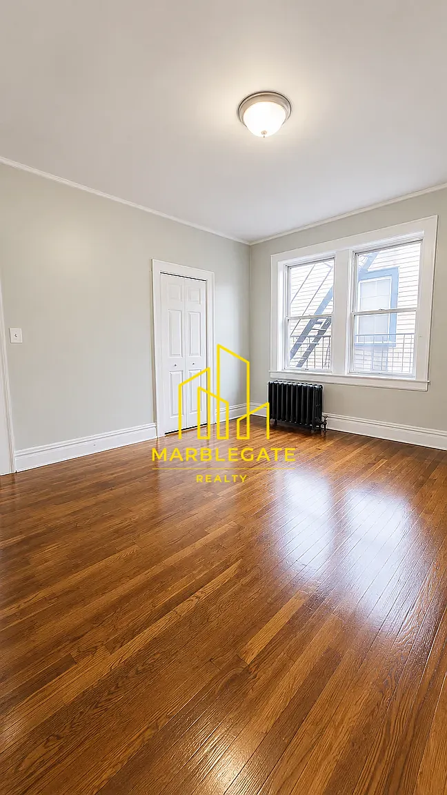 3 bed, 1050 sqft, $2,100 — Photo 4