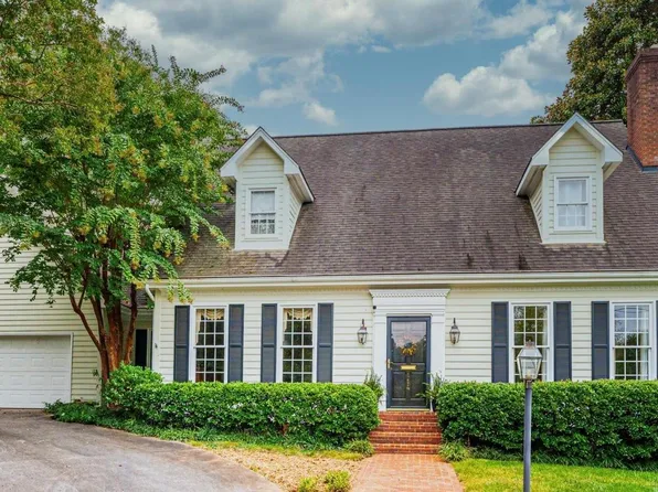 114 6th Ave NE, Hickory, NC 28601