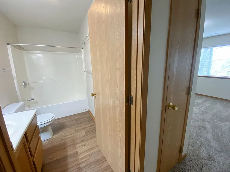 Dickinson Apartments — Photo 10