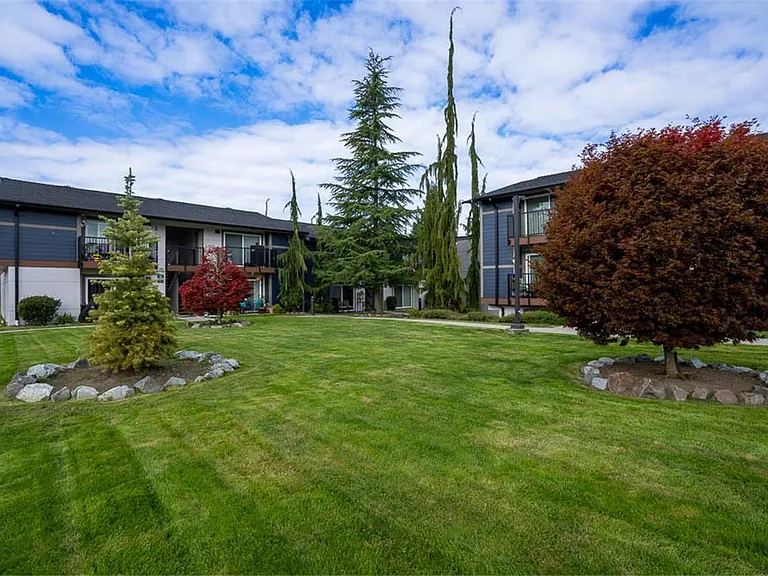 Northern Lights Apartments — Photo 32