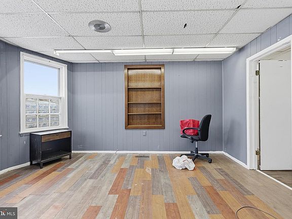 4th image of 212 W Main St